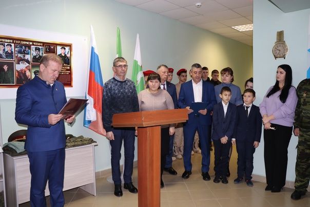 Погибшим воинам в СВО в Дрожжановском районе РТ открыли школьные мемориалы