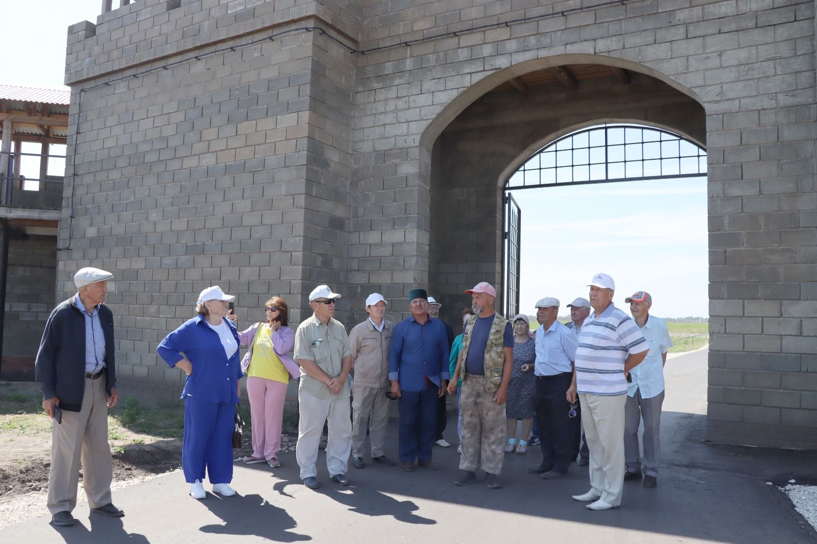 Дрожжановские ветераны побывали в «маленьком оазисе коммунизма»