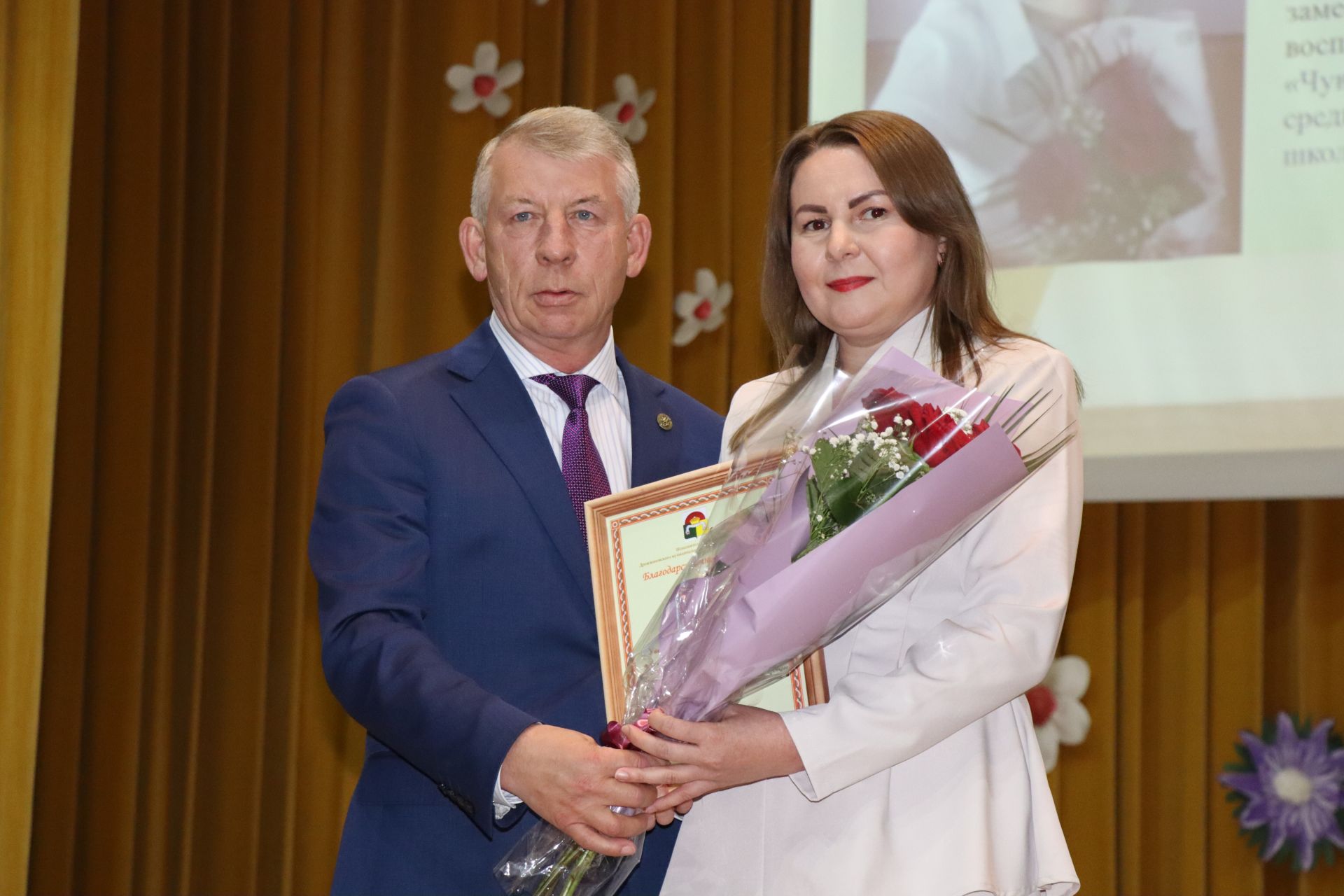 В Дрожжановском районе чествовали педагогов в преддверии Дня учителя