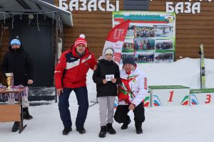 В Дрожжановском районе РТ во время соревнований «Лыжня Татарстана — 2024» наградили золотыми знаками отличия ГТО