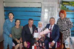 Поздравление от Президента России вручили ветерану тыла из Старых Чукал Дрожжановского района