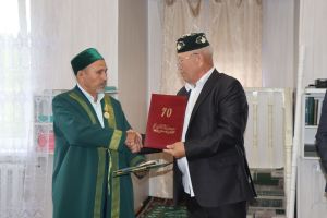 Зур Чынлы авылынннан Наиль Мостафа улы Низамов 70 яшьлек олы юбилеен билгеләп үтте