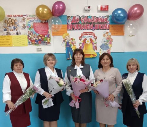Чӑваш Паснапуç шкулӗнчи ачасем вӗрентекенӗсем ҫинчен ҫыраҫҫӗ