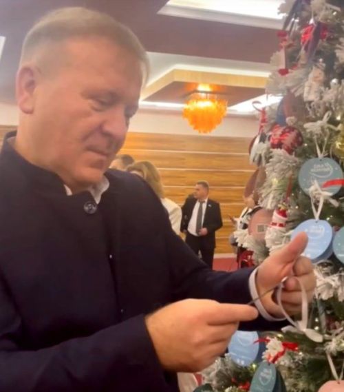 Глава района принял участие во Всероссийской благотворительной акции «Ёлка желаний»