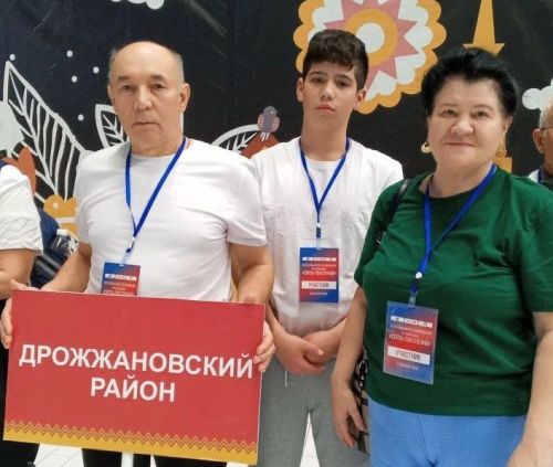Команда Дрожжановского района успешно выступила на республиканских соревнованиях по плаванию «Связь поколений — 2025»