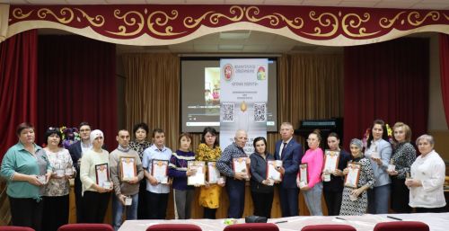 Волонтеры Дрожжановского района провели для получателей соцуслуг мастер-класс по изготовлению окопных свечей