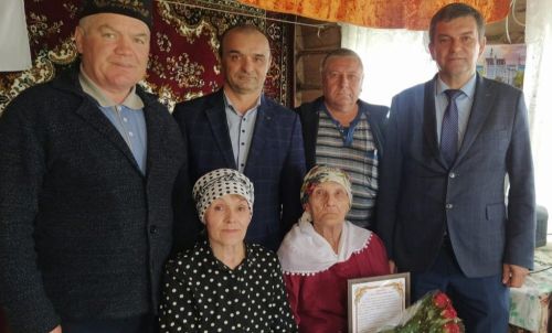 В Дрожжановском районе РТ  продолжают чествовать долгожителей