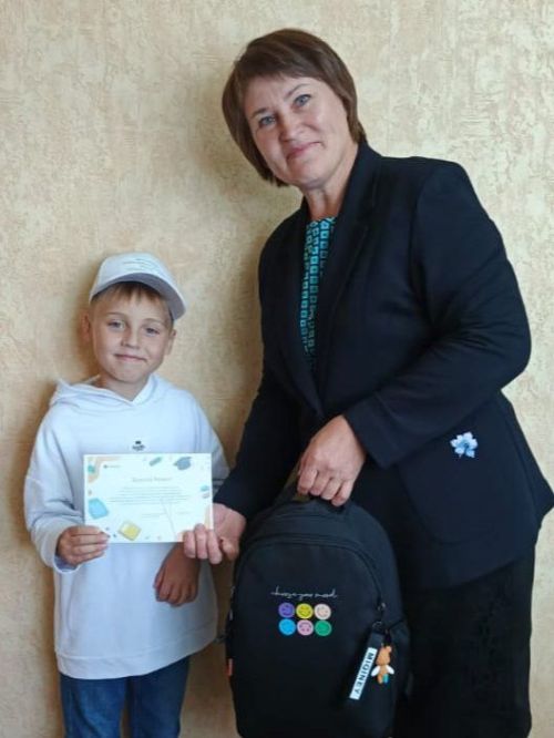 В Дрожжановском районе РТ будущий первоклассник получил рюкзак от АО «Татмедиа»