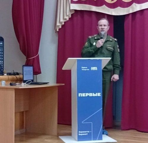 Подполковник Михеев провел встречу с учащимися Дрожжановского района