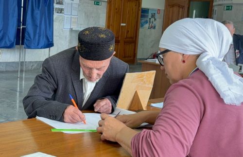 В Дрожжановском районе 99-летний ветеран проголосовал на избирательном участке