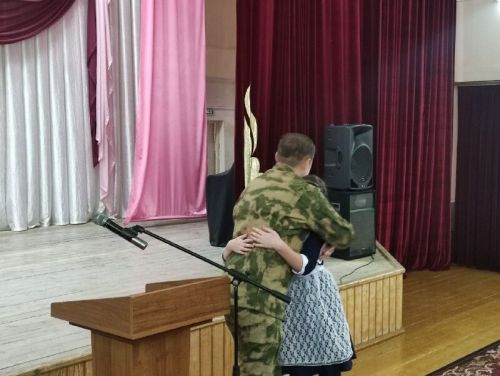 Письмо-талисман: в Челнах боец батальона «Тимер» встретился со школьницей, написавшей письмо