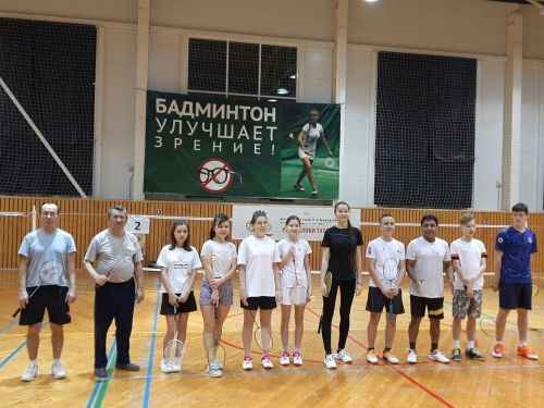 В Дрожжаном прошёл рождественский турнир по бадминтону