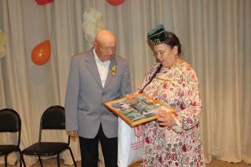 Иске Кәкерле авыл мәдәният йортында Өлкәннәр көненә багышлап мәдәни чара узды