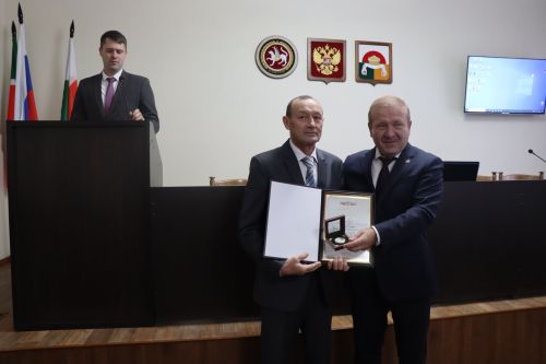 Двое дрожжановцев получили награды за многолетний, добросовестный труд