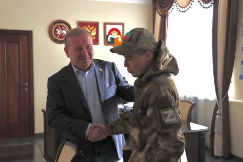 Глава Дрожжановского района РТ Марат Гафаров встретился с мобилизованным