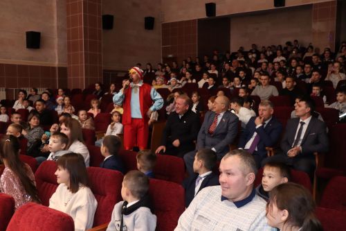В Дрожжановском районе РТ прошла новогодняя ёлка главы