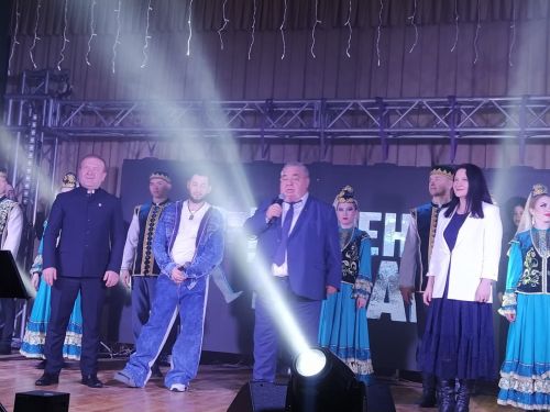 Фирдүс  Тямаев Чүпрәледә Кече Чынлы авылына багышланган җырны башкарды