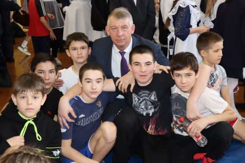 В селе Новое Ильмово проходит турнир по вольной борьбе памяти воина- защитника Александра Шуркина