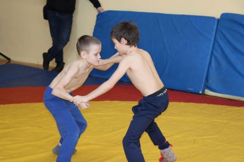 В селе Новое Ильмово проходит турнир по вольной борьбе памяти воина- защитника Александра Шуркина