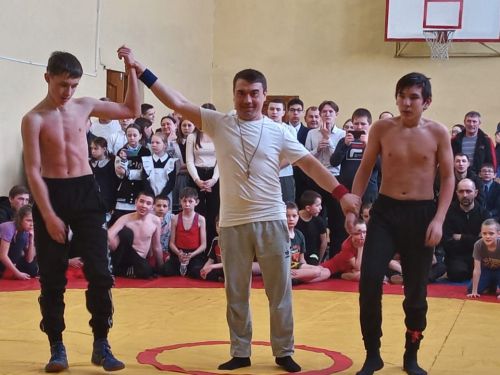 В селе Новое Ильмово проходит турнир по вольной борьбе памяти воина- защитника Александра Шуркина