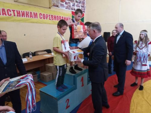В селе Новое Ильмово проходит турнир по вольной борьбе памяти воина- защитника Александра Шуркина