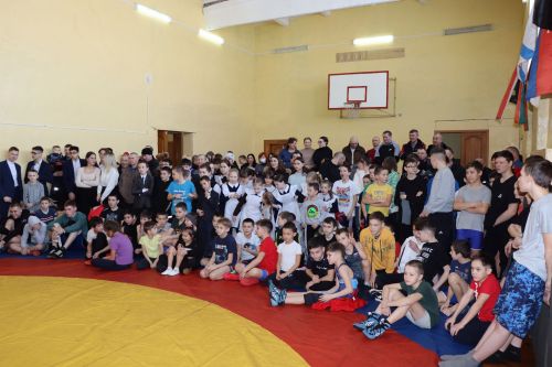 В селе Новое Ильмово проходит турнир по вольной борьбе памяти воина- защитника Александра Шуркина