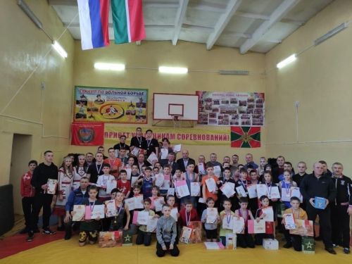 В селе Новое Ильмово проходит турнир по вольной борьбе памяти воина- защитника Александра Шуркина