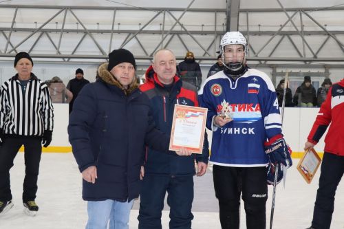 В Дрожжаном прошел турнир по хоккею на Кубок Фаниса Загреева «Мемориал Загреева»