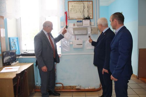 Депутат Госсовета РТ провел парламентские уроки у школьников Дрожжановского района