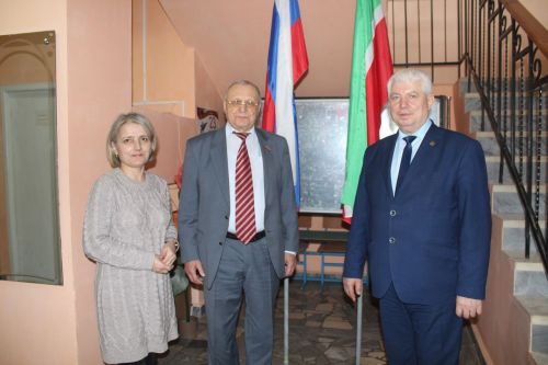 Депутат Госсовета РТ провел парламентские уроки у школьников Дрожжановского района