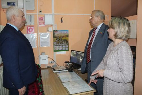 Депутат Госсовета РТ провел парламентские уроки у школьников Дрожжановского района