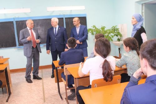 Депутат Госсовета РТ провел парламентские уроки у школьников Дрожжановского района