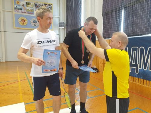 В Дрожжаном состоялся турнир по бадминтону в честь Международного женского дня