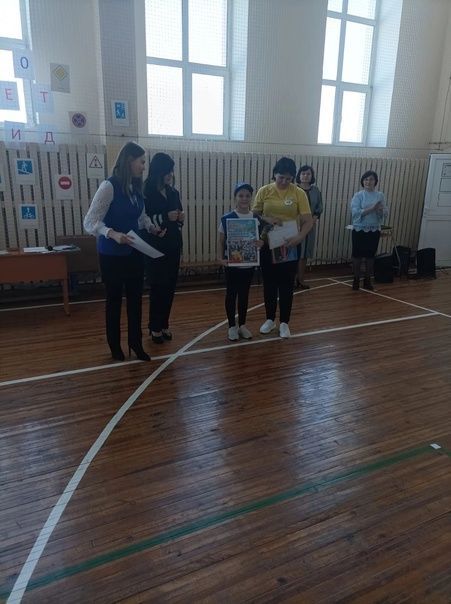 В Стародрожжановской СОШ №1 прошел КВН - игра с родителями под девизом «Правила дорожные знать каждому положено!»