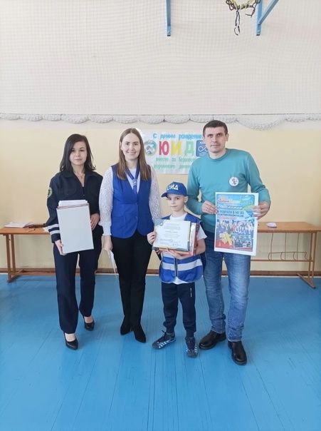 В Стародрожжановской СОШ №1 прошел КВН - игра с родителями под девизом «Правила дорожные знать каждому положено!»