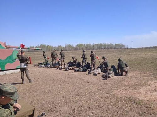 Юноши-учащиеся 10 классов общеобразовательных школ Дрожжановского района прошли учебные стрельбы в Казани