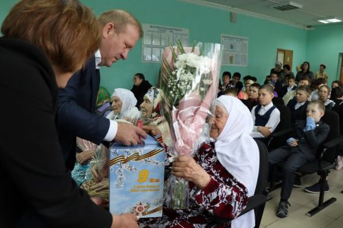 В Дрожжановском районе труженики тыла принимают поздравления