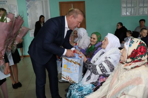 В Дрожжановском районе труженики тыла принимают поздравления