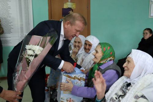 В Дрожжановском районе труженики тыла принимают поздравления