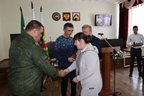Двоих участников СВО из Дрожжановского района посмертно наградили орденами Мужества