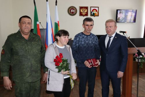Двоих участников СВО из Дрожжановского района посмертно наградили орденами Мужества