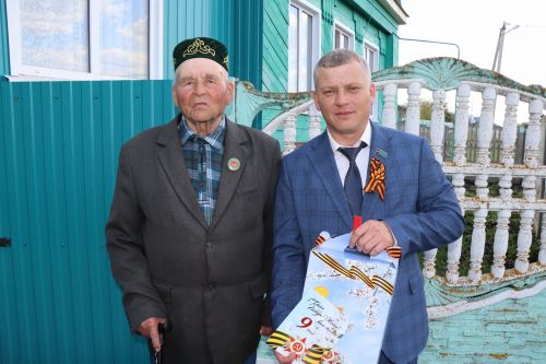 Марат Гафаров вручил подарки вдовам ветеранов ВОВ и труженицам тыла  Дрожжановского района по случаю Дня Победы