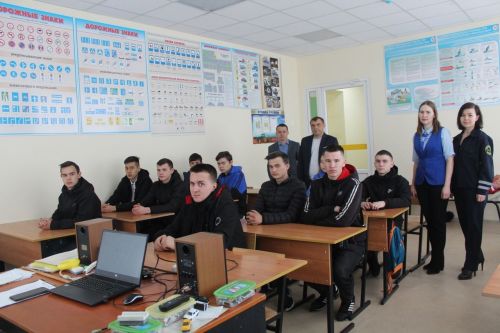 В Дрожжановском техникуме прошел конкурс по автомногоборью среди студентов