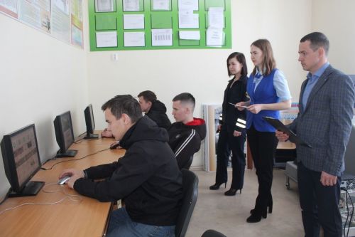 В Дрожжановском техникуме прошел конкурс по автомногоборью среди студентов