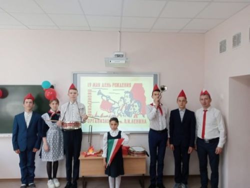 В Новокакерлинской школе Дрожжановского района отметили день пионерии