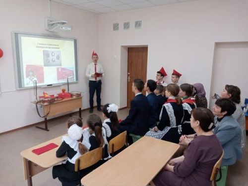 В Новокакерлинской школе Дрожжановского района отметили день пионерии
