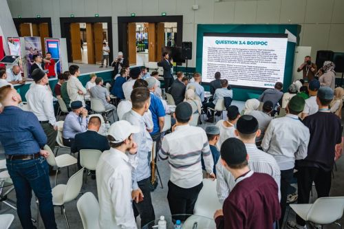 Брейн-ринг по-казански: в интерактивной зоне KazanForum-2023 мусульманские эрудиты соревнуются в интеллектуальной игре «MuslimQuiz»