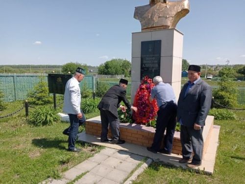 В Новокакерлинской школе Дрожжановского района отметили день рождения Героя Советского Союза Зарифа Алимова