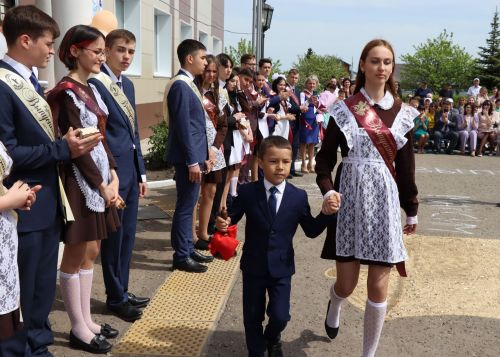 В школах Дрожжановского района прозвенели последние звонки