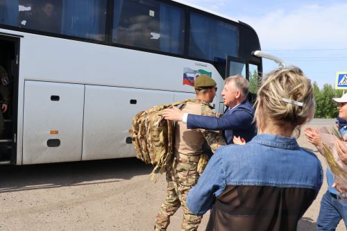 «Встретили со слезами счастья»: в Дрожжановском районе мобилизованные военнослужащие приехали в отпуск